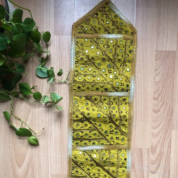 Wall-Hanging with Pockets - Picture 1 of 2